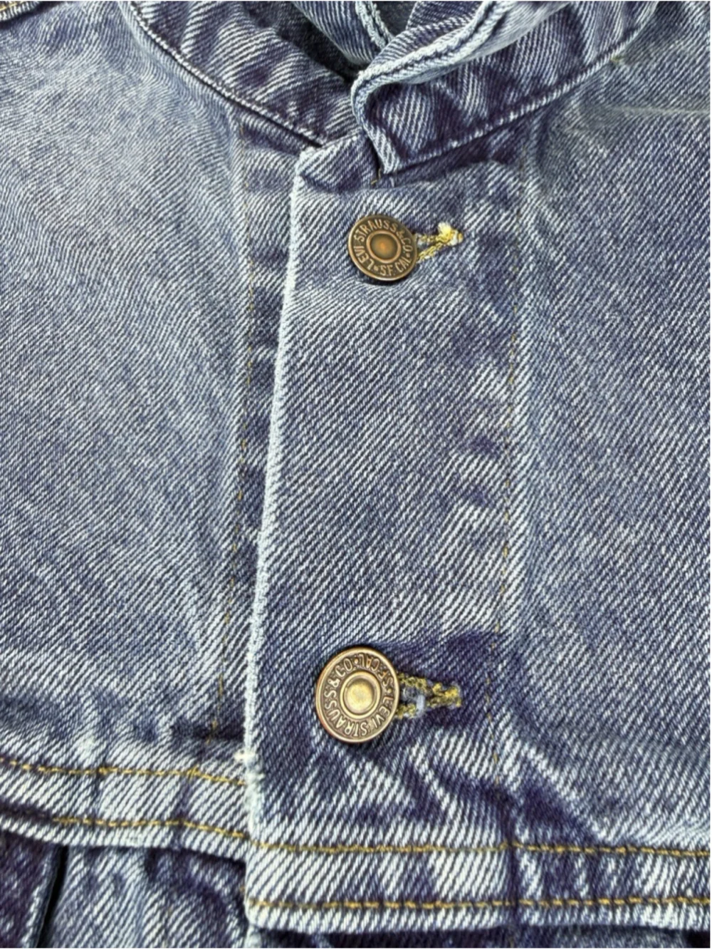 Vintage Levi's Men's Sz Large Cropped Blue Denim Trucker Fit Jacket Made In USA - Picture 10 of 16